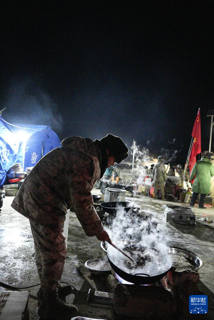 Сицзан Динжи ауданында?ы жер с?лк?н?с? салдарынан 126 адам ?аза тауып, 188 адам жара?ат алды