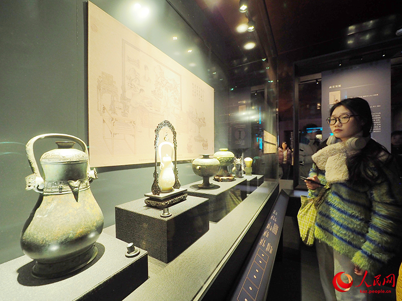 Гугун м?ражайыны? 100 жылды?ына арнал?ан ал?аш?ы к?рме -- Хотан нефрит к?рмес?