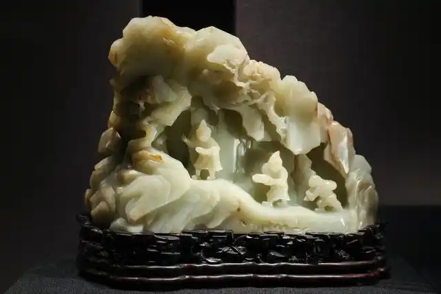 Гугун м?ражайыны? 100 жылды?ына арнал?ан ал?аш?ы к?рме -- Хотан нефрит к?рмес?