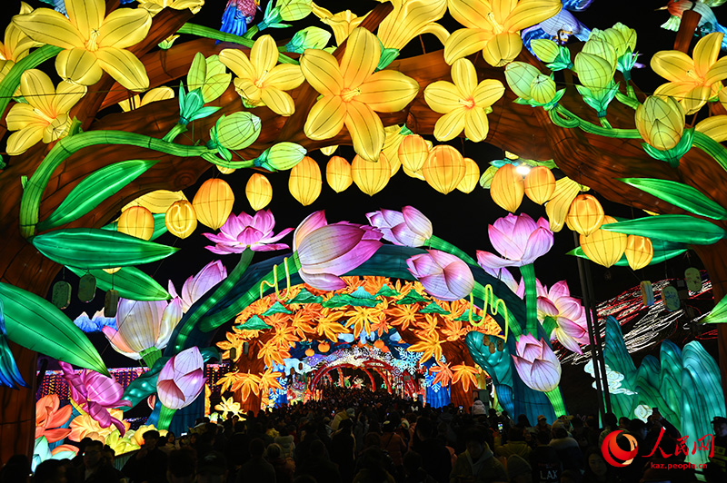 Цзыгун, Сычуань: Та??ажайып шамдар фестивал? туристерд? т?нт? етт?