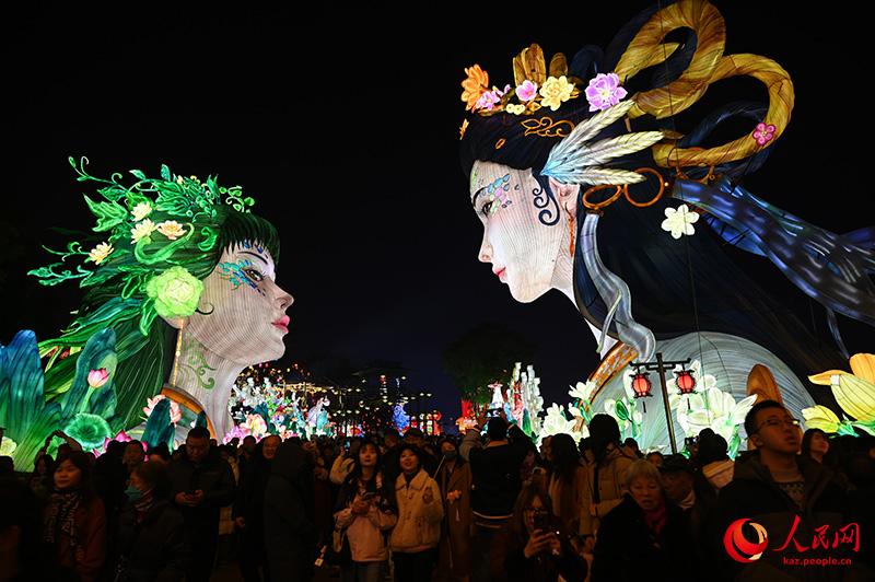 Цзыгун, Сычуань: Та??ажайып шамдар фестивал? туристерд? т?нт? етт?