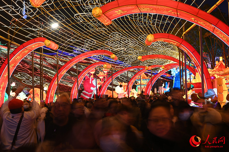 Цзыгун, Сычуань: Та??ажайып шамдар фестивал? туристерд? т?нт? етт?