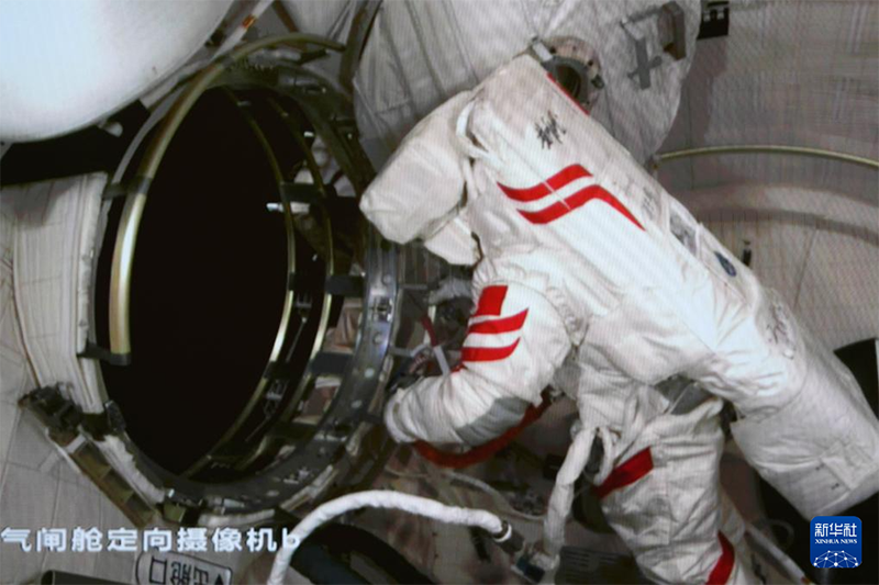 ?Шэньчжоу-19? ?арышкерлер? ек?нш? рет кабинадан шы?уды ая?тады