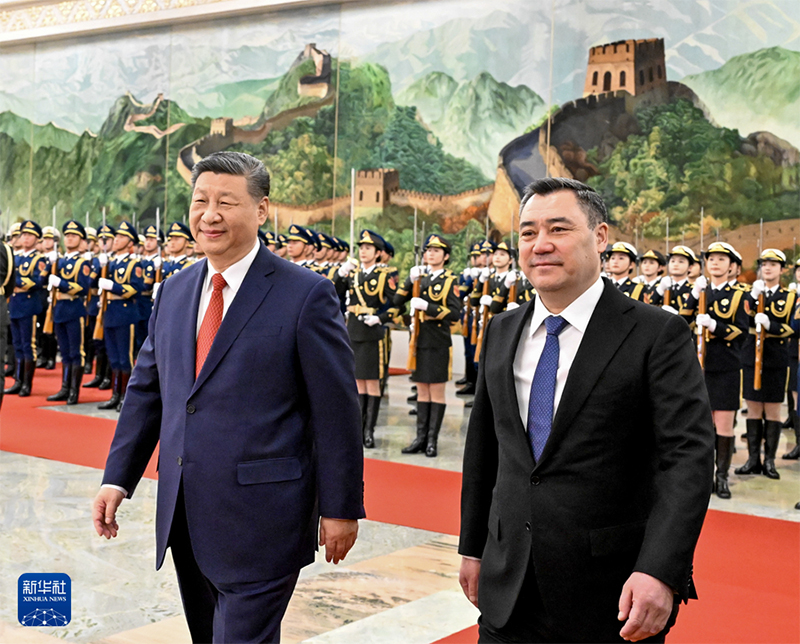 Си Цзиньпин ?ыр?ызстан президент? Садыр Жапаровпен кел?сс?здер ж?рг?зд?