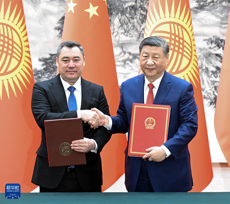 Си Цзиньпин ?ыр?ызстан президент? Садыр Жапаровпен кел?сс?здер ж?рг?зд?