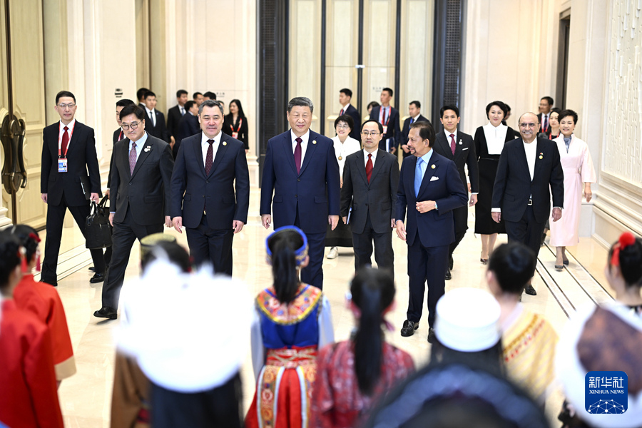 Т?ра?а Си Цзиньпин мен ж?байы Пэн Лиюань халы?аралы? ??рметт? ?она?тарды ?арсы алу ?она?асын ?тк?зд?