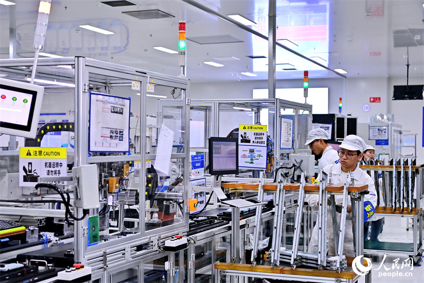 Фэнчэн, Цзянси: Интеллектуалды ?нд?р?с сапа мен ти?мд?л?кт? арттырды