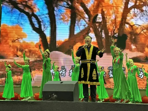 Шы?жа?ны? Корла ?аласында жа?а жылды? ?ибадатхана ж?рме?кес? думанды ?тт?