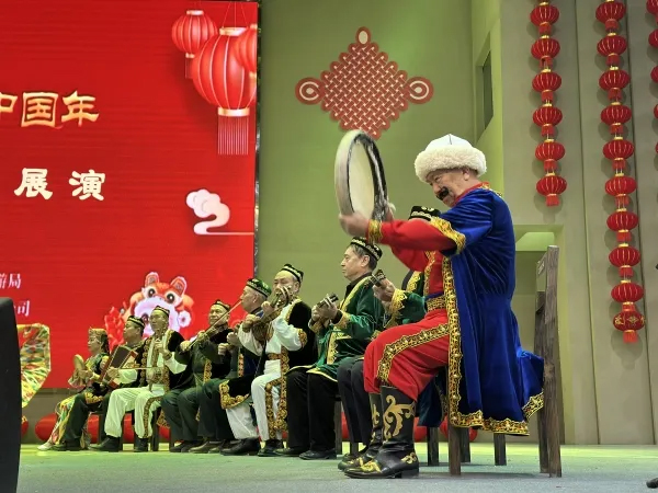 Шы?жа?ны? Корла ?аласында жа?а жылды? ?ибадатхана ж?рме?кес? думанды ?тт?