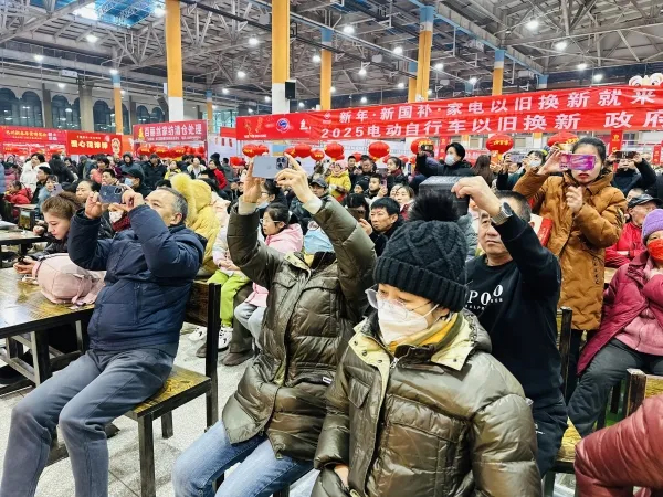 Шы?жа?ны? Корла ?аласында жа?а жылды? ?ибадатхана ж?рме?кес? думанды ?тт?