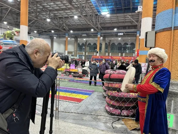 Шы?жа?ны? Корла ?аласында жа?а жылды? ?ибадатхана ж?рме?кес? думанды ?тт?