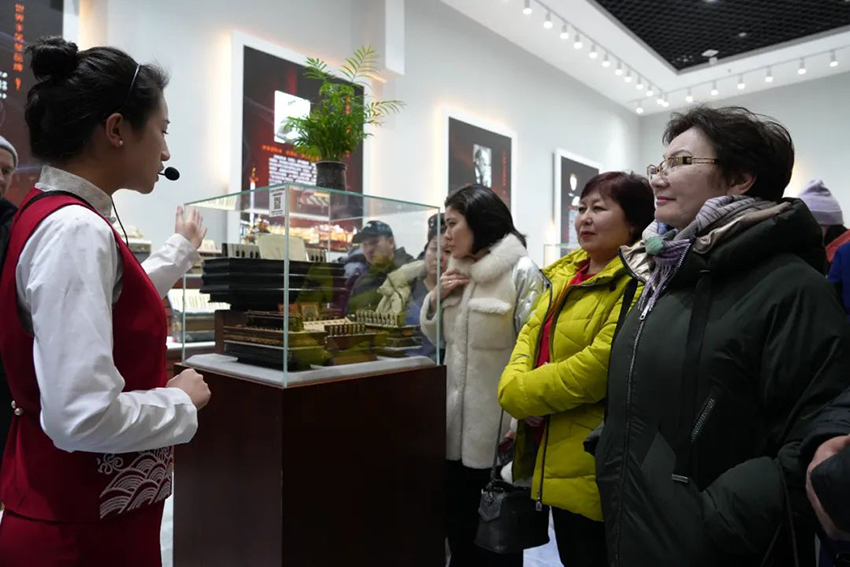 Шы?жа?ны? Тарба?атай айма?ы трансшекаралы? турист?к топты ?абылдады