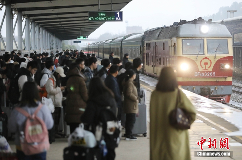 К?ктемг? тасымалда адамдарды? айма?аралы? а?ыны рекордты? де?гейге жетт?