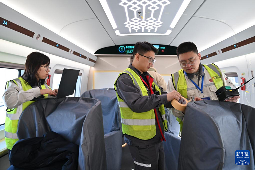 ?ытайда са?атына 400 ша?ырым CR450 EMU сына?тан ?туде