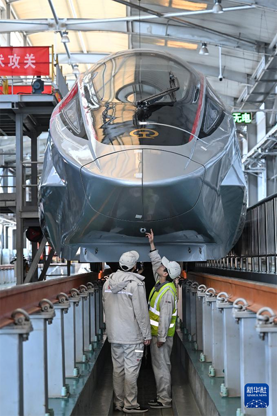 ?ытайда са?атына 400 ша?ырым CR450 EMU сына?тан ?туде