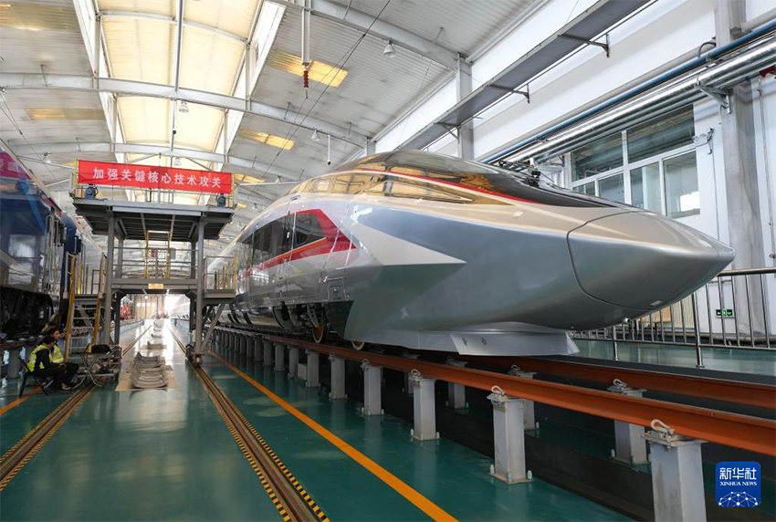 ?ытайда са?атына 400 ша?ырым CR450 EMU сына?тан ?туде