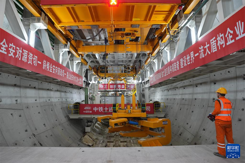 ?лемдег? е? ?зын те??з асты ж?рдек тем?ржол туннел?н?? ??рылысы ?ауырт ж?р?п жатыр