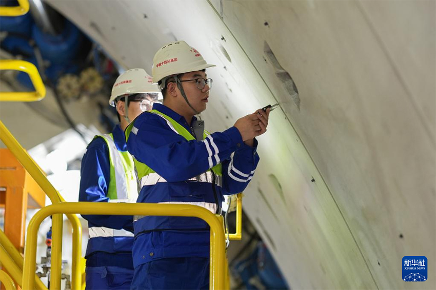 ?лемдег? е? ?зын те??з асты ж?рдек тем?ржол туннел?н?? ??рылысы ?ауырт ж?р?п жатыр