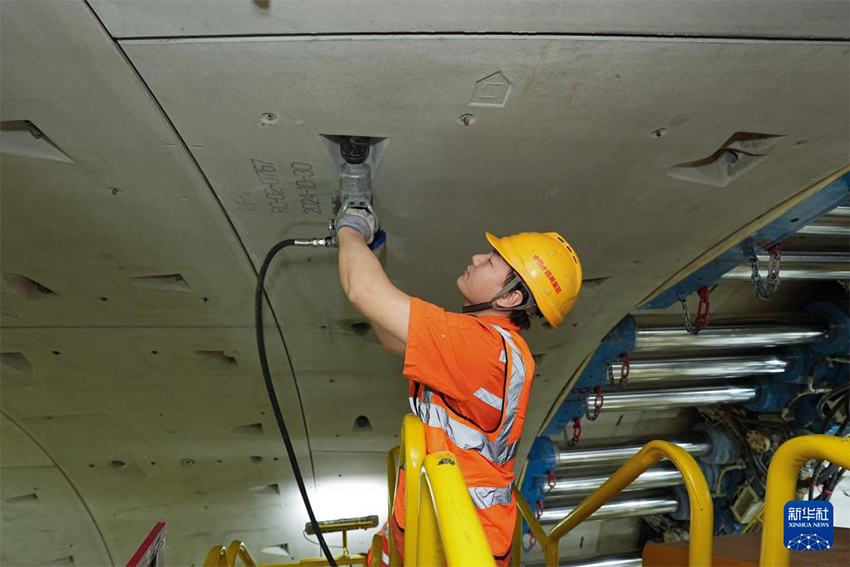 ?лемдег? е? ?зын те??з асты ж?рдек тем?ржол туннел?н?? ??рылысы ?ауырт ж?р?п жатыр