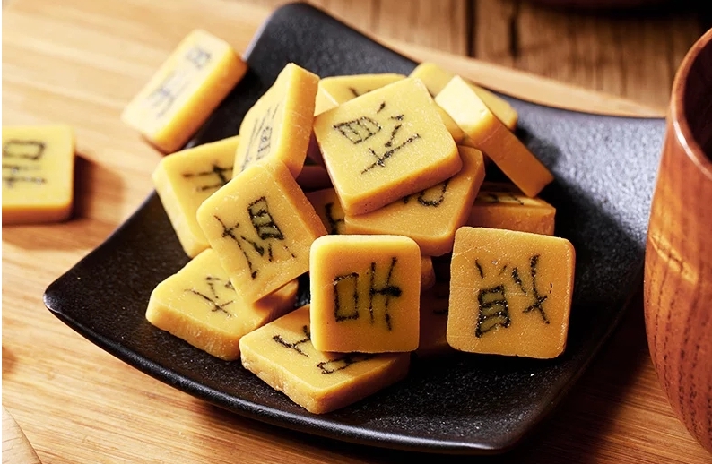 Жеуге болатын ?ытай жазулары: б?рша? к?мпиттер