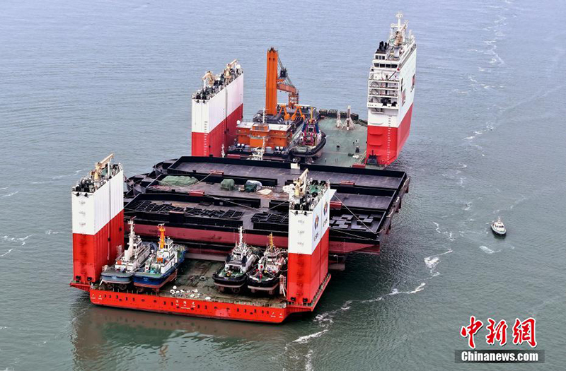 13 кемен? тиеген ?Хуажуйлон? жартылай су асты кемес? Африка?а жол тартты