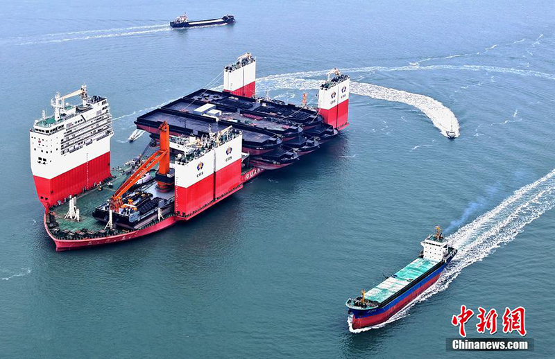 13 кемен? тиеген ?Хуажуйлон? жартылай су асты кемес? Африка?а жол тартты