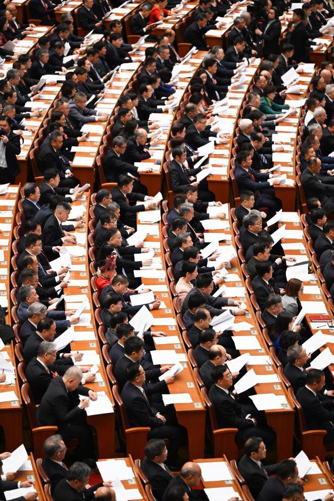 ?ытай Халы?ты? саяси консультативт?к ке?ес? XIV ?лтты? комитет?н?? ?ш?нш? сессиясы ашылды