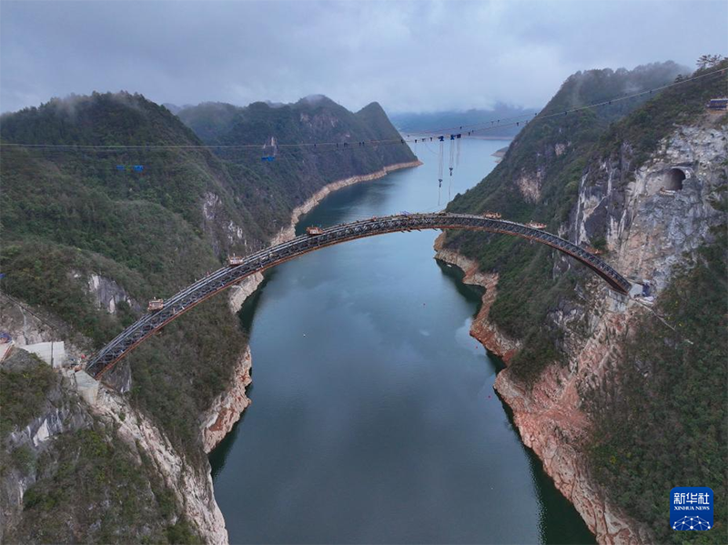 Гуйчжоуда?ы Вэнань-Мачанпин тем?ржолы Уцзян арнайы к?п?р? с?тт? б?р?кт?р?лд?