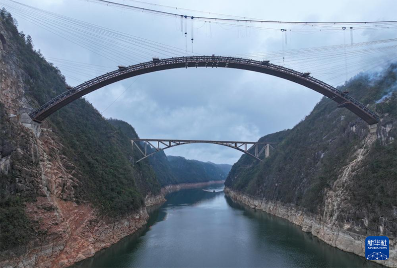 Гуйчжоуда?ы Вэнань-Мачанпин тем?ржолы Уцзян арнайы к?п?р? с?тт? б?р?кт?р?лд?