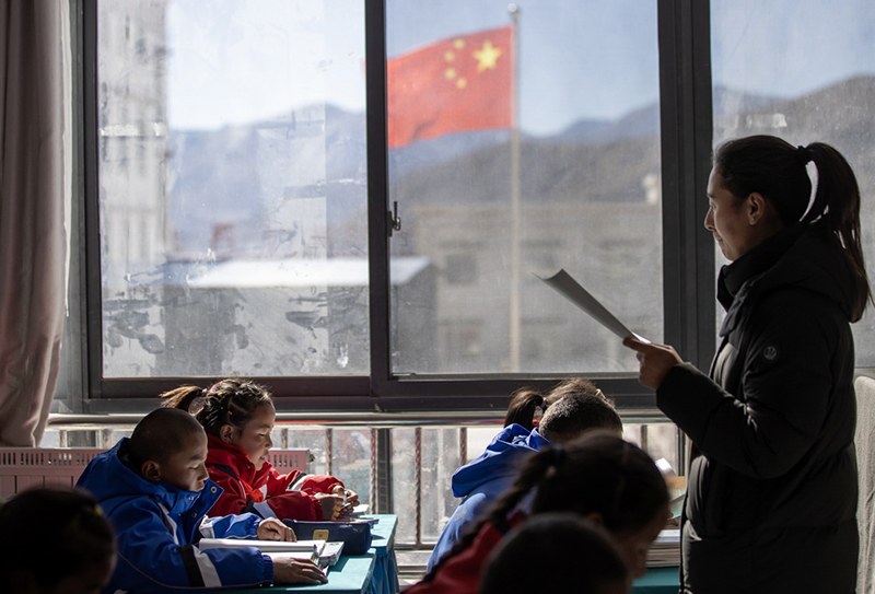 Сицзанда?ы жер с?лк?н?с?нен зардап шеккен аудандарда?ы балалар уа?ытында мектепке оралды