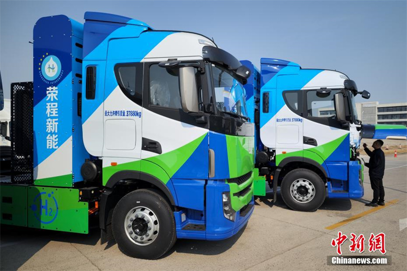 ?ытайда 200 кВт сутег? отын ?яшы?тары бар ауыр ж?к к?л?ктер?н?? 100 данасы ресми т?рде зауыттан шы?ты