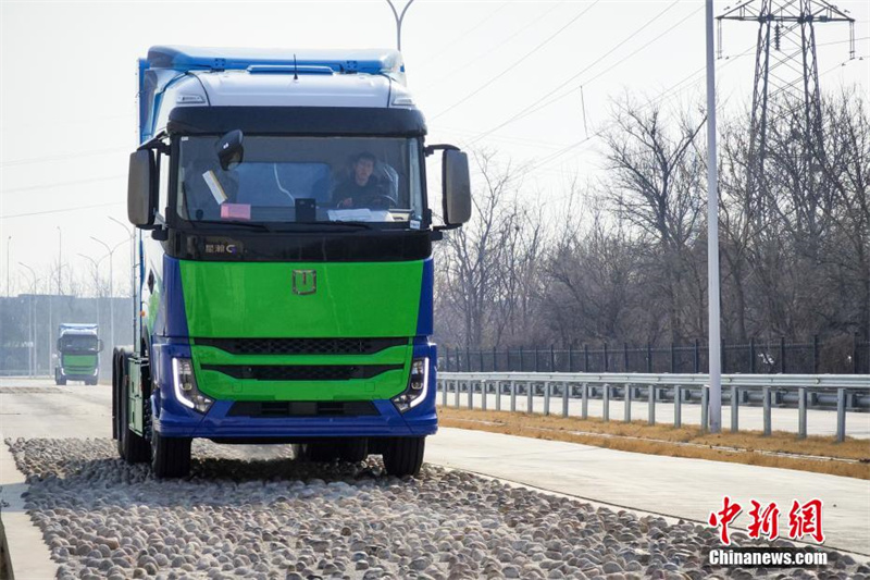 ?ытайда 200 кВт сутег? отын ?яшы?тары бар ауыр ж?к к?л?ктер?н?? 100 данасы ресми т?рде зауыттан шы?ты