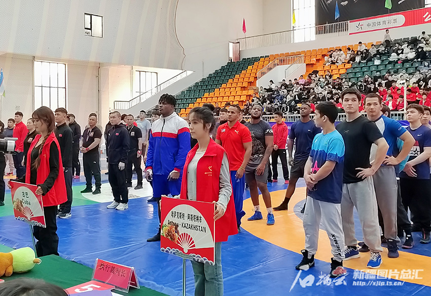 Т?рт ел балуандары Т?рпанда к?ш сынасты