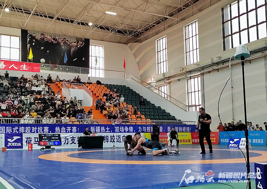 Т?рт ел балуандары Т?рпанда к?ш сынасты