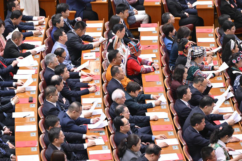 Мемлекетт?к XIV Халы? ??рылтайыны? ?ш?нш? сессиясыны? жабылу жиналысы ?тт?