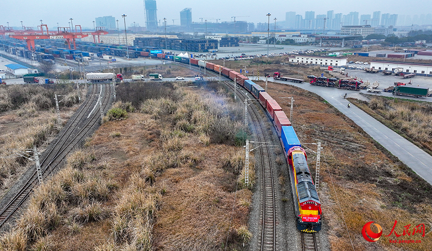 Сычуань: ?ытай - Орталы? Азия ба?ытыны? (Чэнду-Ташкент) пайдаланыл?ан авток?л?ктерд? экспорттайтын пойызы ал?аш жол?а шы?ты