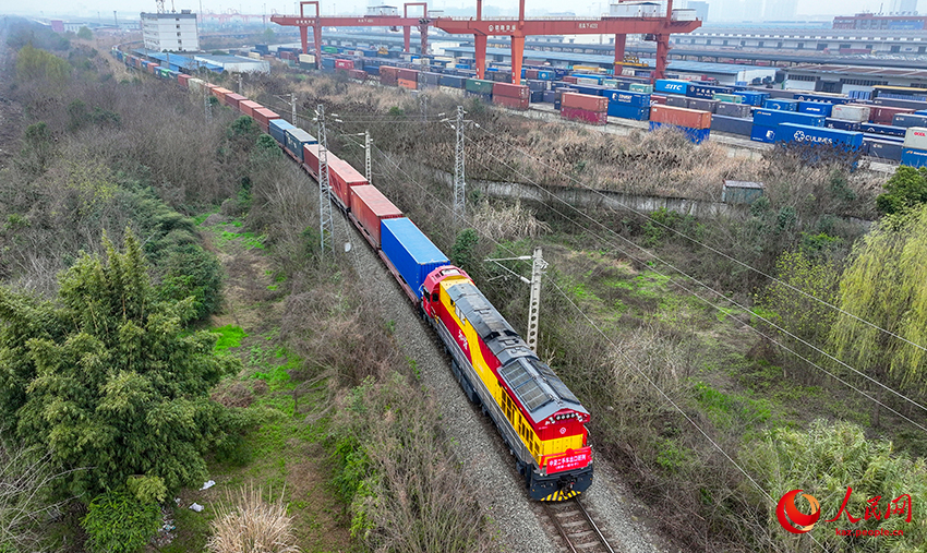 Сычуань: ?ытай - Орталы? Азия ба?ытыны? (Чэнду-Ташкент) пайдаланыл?ан авток?л?ктерд? экспорттайтын пойызы ал?аш жол?а шы?ты