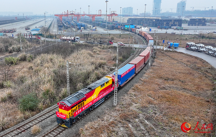 Сычуань: ?ытай - Орталы? Азия ба?ытыны? (Чэнду-Ташкент) пайдаланыл?ан авток?л?ктерд? экспорттайтын пойызы ал?аш жол?а шы?ты