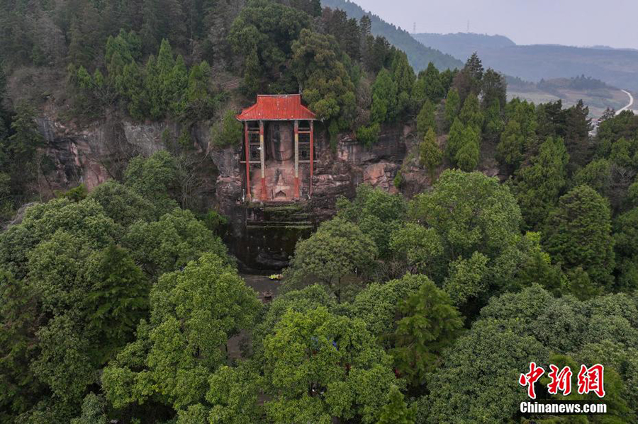 Сычуанны? Мэйшанында?ы тау арасына жасырын?ан жартас м?с?ндер