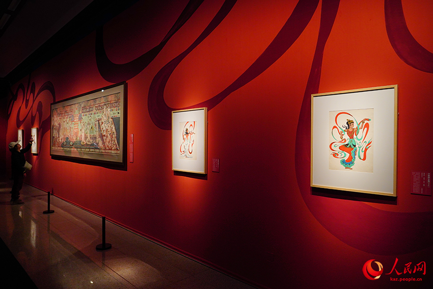 ?ытайды? ?лтты? ?нер м?ражайында ?Ганьсу ж?бек жолы ?нер?н?? ?азыналары? к?рмес? ашылды