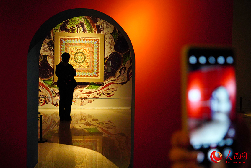 ?ытайды? ?лтты? ?нер м?ражайында ?Ганьсу ж?бек жолы ?нер?н?? ?азыналары? к?рмес? ашылды