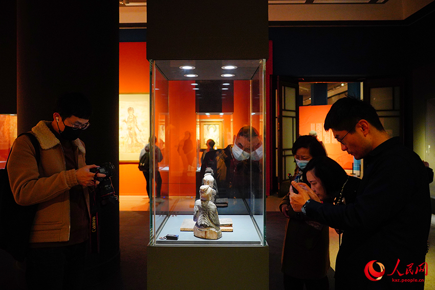 ?ытайды? ?лтты? ?нер м?ражайында ?Ганьсу ж?бек жолы ?нер?н?? ?азыналары? к?рмес? ашылды