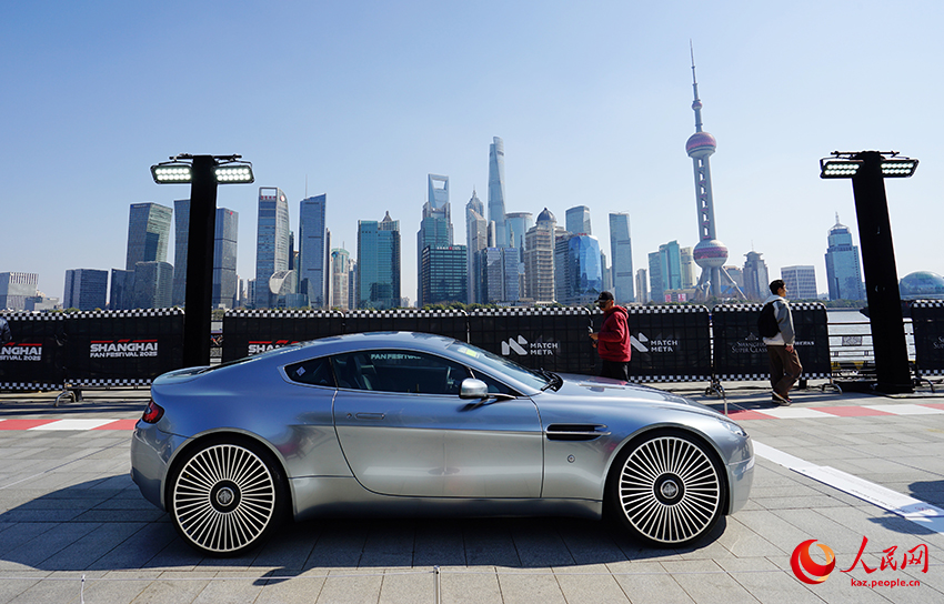 Шанхай: ?Формула-1 ?ытай Гран-при?не ??рмет? авток?рмес? к?пш?л?кт?? ?ызы?ушылы?ын тудырды