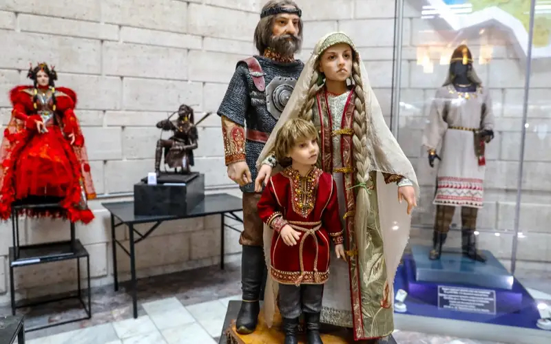 Алматыда 100-ден астам ?уырша? ?ойыл?ан к?рме ашылды