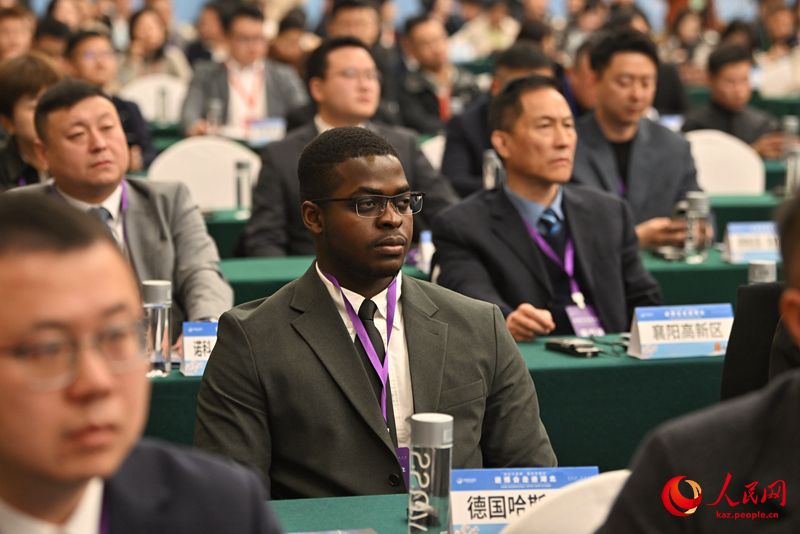 Уханьда ?Экспоны Хубэйге енг?зу? та?ырыбында насихаттау ?с-шарасы ?тт?