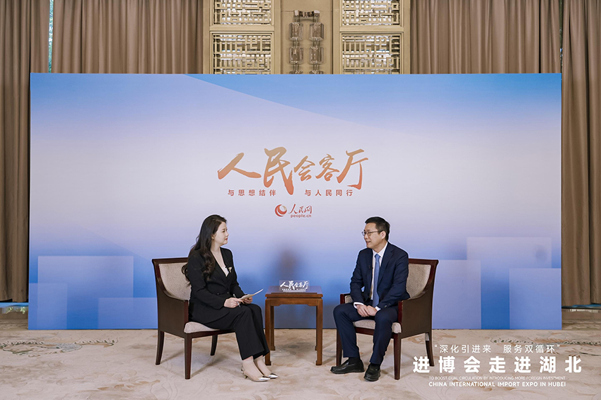 Уханьда ?Экспоны Хубэйге енг?зу? та?ырыбында насихаттау ?с-шарасы ?тт?