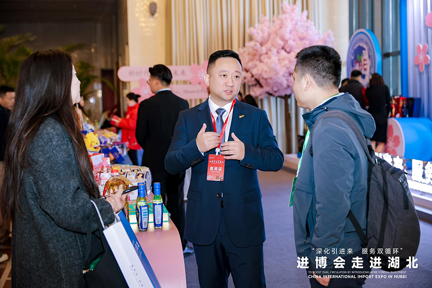 Уханьда ?Экспоны Хубэйге енг?зу? та?ырыбында насихаттау ?с-шарасы ?тт?