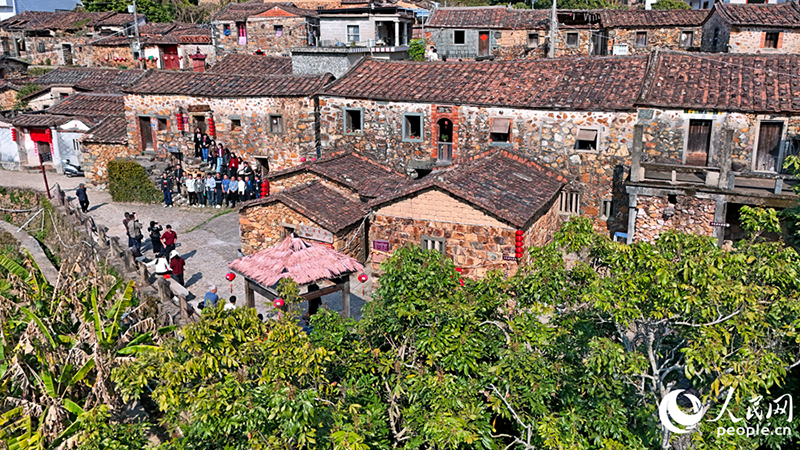 Фуцзяньны? Цюаньганында?ы ежелг? ауыл к?ктем г?л?не оранды