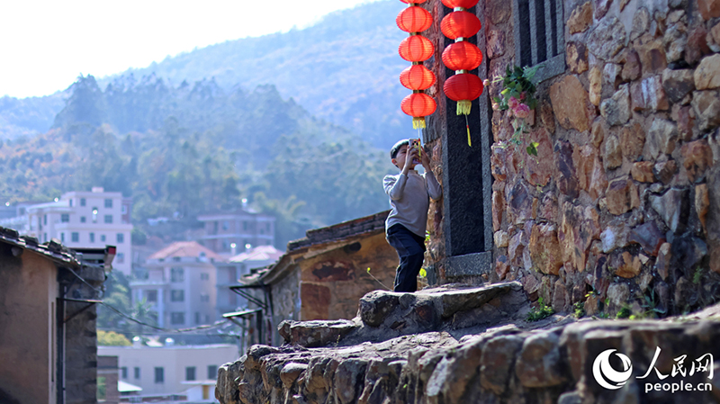 Фуцзяньны? Цюаньганында?ы ежелг? ауыл к?ктем г?л?не оранды