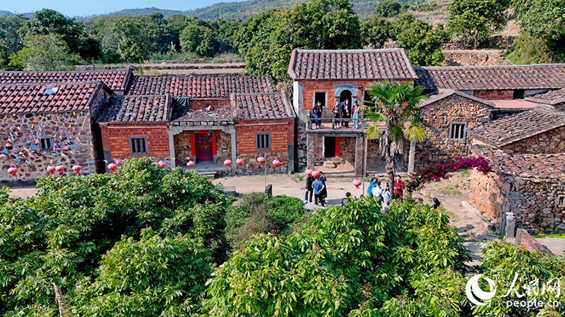 Фуцзяньны? Цюаньганында?ы ежелг? ауыл к?ктем г?л?не оранды